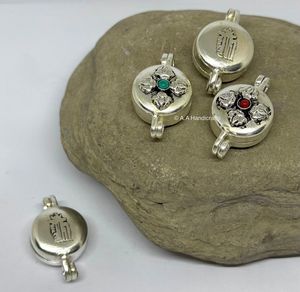 Nueva Llegada - Colgantes de Mariposa Turquesa Antiguos con Temática Religiosa para el Budismo Tibetano - Product Image 3