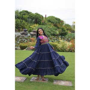 Navratri Special Kutchi Gamthi Robe de soirée brodée avec miroir - Product Image 6