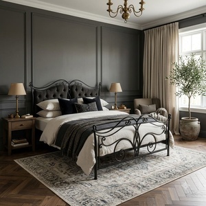 Cadre de lit victorien robuste en fer forgé, fait main, réglable, avec revêtement en velours, plateforme métallique Queen, taille personnalisée OEM - Product Image 2