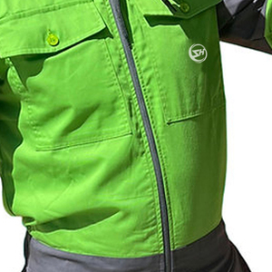 Traje de Protección Reutilizable 100% Poliéster con Capucha, Antipelusas y Lavable, Cómodo y Seguro (MASCARILLA NO INCLUIDA) - Product Image 3