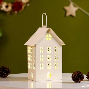 Lanterne à bougie en métal blanc avec poignée suspendue – Porte-bougie chauffe-plat et porte-bougie votif style cabane nordique pour Noël, les fêtes et la maison - Product Image 2
