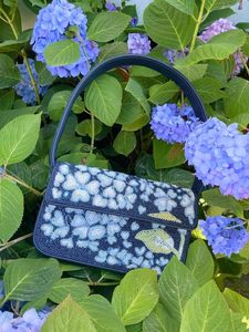Sac à bandoulière brodé et perlé de qualité supérieure pour femme, avec des broderies élégantes pour les soirées - Product Image 1