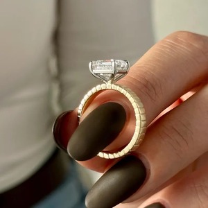 Anillo de compromiso de diamante cultivado en laboratorio de 3 quilates con corte Asscher, anillo solitario de dos tonos con tallo de 3.5 mm y engaste de diamantes blancos. - Product Image 2