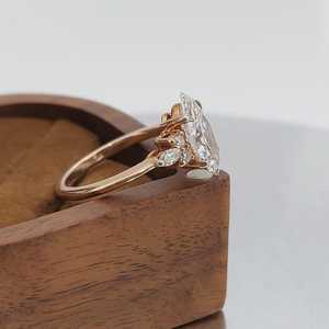 Bague en diamant taille marquise classique, unique, fabriquée à la main, créative et artisanale, en or jaune 14 carats pour femme, cadeau de mariage pour demoiselle d'honneur - Product Image 3