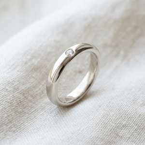 Anillo de compromiso de plata 925 con baño de rodio y moissanita de moda, engaste de bisel, banda de boda redonda brillante para mujer, regalo para fiesta - Product Image 3