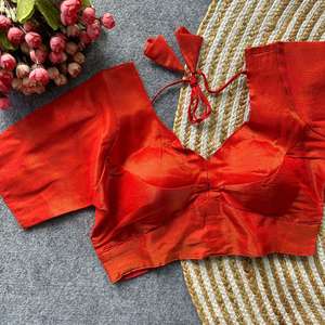 Blusa de diseñador con cuello en V, estilo seda del Sur, completamente cosida, lista para usar. - Product Image 3