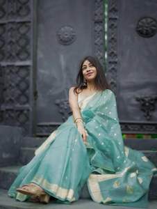 Collection de Saris Traditionnels en Lin Tissé Fantaisie pour Femmes, Saris Zari Tissés, Disponibles en Gros pour Toutes les Saisons - Product Image 2