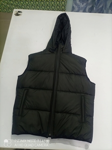 เสื้อกั๊กพัฟเฟอร์ผู้ชายแบบมาตรฐานสำหรับฤดูใบไม้ผลิ เป็นมิตรกับสิ่งแวดล้อม ระบายอากาศได้ดี กันน้ำ พร้อมปกตั้งและซิปปิด - Product Image 4