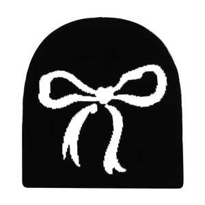 Gorro Negro de Alta Calidad con Estrella Gris Personalizada y Bordado Blanco con Firma, Unisex, Casual, para Invierno - Product Image 2