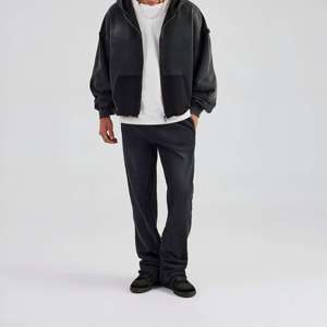 Ensemble survêtement streetwear décontracté pour homme : sweat à capuche zippé noir délavé et pantalon large - Product Image 6