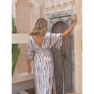 Vestido maxi tipo caftán con cuello en V y estampado tie-dye estilo bohemio para mujer, holgado, ideal para la playa en verano. - Product Image 4