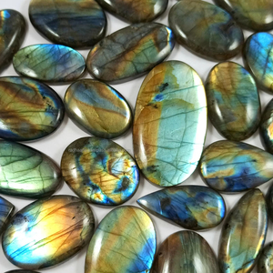 Cabochon de Labradorite Polie de Haute Qualité, Pierre Semi-Précieuse Naturelle pour la Fabrication de Bijoux DIY - Product Image 1