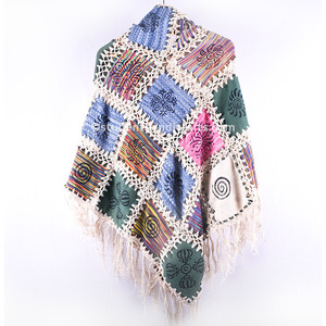 Poncho en tricot 100% coton avec bordure blanche Poncho à bordure blanche - Product Image 1