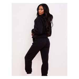 Chándal de terciopelo de lujo para mujer con textura suave, corte relajado y estilo elegante, perfecto para atletismo y uso casual. - Product Image 6