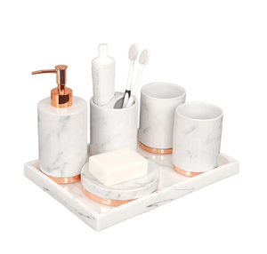 Ensemble de salle de bain de luxe en résine artisanale pour la décoration intérieure, distributeur de savon, gobelet et plateau de qualité supérieure avec finition brillante - Product Image 1