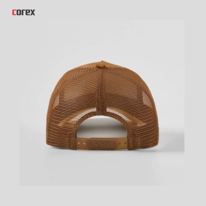 Casquette 5 panneaux ajustable en daim marron personnalisé avec dos en maille, logo brodé 3D, style streetwear unisexe, pour plage et soirées, fermeture snapback - Product Image 4