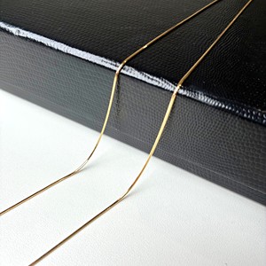 Cadena compacta japonesa Au750 tipo serpiente por metro, cadena de oro macizo Au750 al por mayor. - Product Image 3