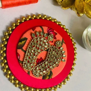Laxmi Charan Hecha a Mano para Decoración del Hogar en Diwali |   Base de Loto con Incrustaciones de Kundan, Decoración Tradicional |   Artículo de Regalo Étnico Religioso - Product Image 2