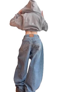 Jean large à poches arrière en strass, devant plat, motif graphique scintillant, denim délavé, coupe ample pour femme, été, vente en gros - Product Image 1