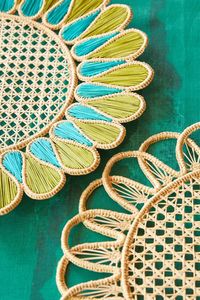 Napperon de table en raphia tressé à la main, chic et tendance, moderne, écologique, en paille, couleur sarcelle, pour restaurant haut de gamme et hôtel de villégiature, idéal pour les occasions festives - Product Image 3