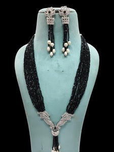 Magnifique ensemble collier et boucles d'oreilles vintage perlé avec motif plume, en alliage plaqué argent, bijoux de mariage pour femme - Product Image 5