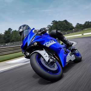 Motocicleta Supersport con Carrocería Aerodinámica para Y-amaha YZF R6 600cc Usada, Alta Velocidad, Carreras y Control de Estabilidad - Product Image 3