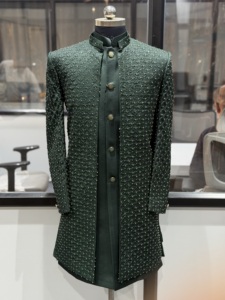 Sherwani en soie verte pour homme, tenue de mariage traditionnelle, coupe régulière, longueur mi-longue, style ethnique Inde Pakistan, infroissable - Product Image 1
