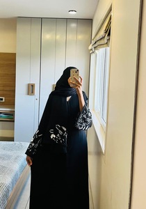 Abaya noire brodée avec hijab, robe islamique modeste pour femmes, robe longue à manches amples à fleurs, tenue quotidienne du Moyen-Orient - Product Image 4