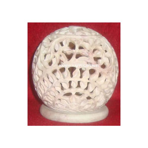 Bougeoir traditionnel de haute qualité en stéatite naturelle sculptée à la main avec forme florale et design de feuille au meilleur prix - Product Image 2