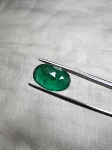 Émeraude Naturelle Zambienne Coupe Ovale 4,70 Carats Pierre Précieuse Verte de Haute Qualité Fournisseur en Gros - Product Image 2