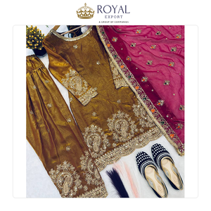 Traje Dhoti Salwar de Seda Chinnon con Bordado y Lentejuelas, Diseño de Última Moda, Ropa India de Alta Demanda a Precio Descontado - Product Image 2