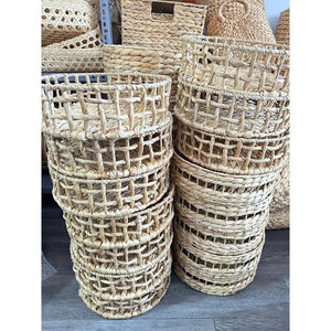 Panier de rangement rond fait main 2026 en jacinthe d'eau, un article de décoration naturelle pour la maison en provenance du Vietnam - Product Image 2