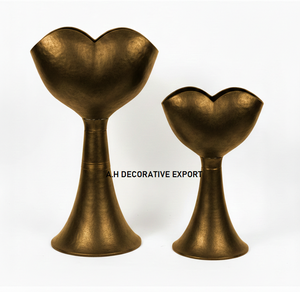 Modernos Jarrones de Corazón de Aluminio Negro Mate, Maceteros Minimalistas con Pedestal, Elegantes y Ecológicos, Adornos Decorativos para Bodas, Hogar y Oficina - Product Image 3