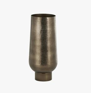 Vase décoratif géométrique en aluminium texturé avec base surélevée pour centre de table - Product Image 1