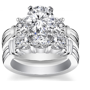 Anillo de compromiso de 3 piedras chapado en oro para mujer, nueva colección, Moissanite brillante redondo, proveedor indio para regalos de boda - Product Image 1