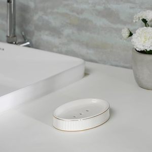 Porte-savon en porcelaine côtelée blanche, élégant pour salle de bain, avec design de drainage - Product Image 4