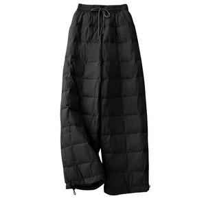 Pantalones Unisex Negros Acolchados con Cierre de Cordón, Resistentes al Viento, con Aislamiento Sintético, Transpirables, de Pierna Ancha, para Esquí y Nieve - Product Image 1