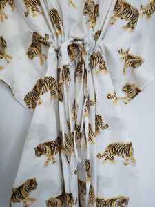 Kaftan léger en coton imprimé tigre, fait main en Inde, idéal pour la plage en été - Product Image 4
