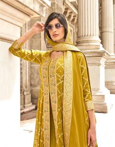 Salwar Kameez prêt-à-porter moderne pour femme, brodé à la main, en tissu Chinon (taille unique) pour mariage et Diwali - Product Image 5