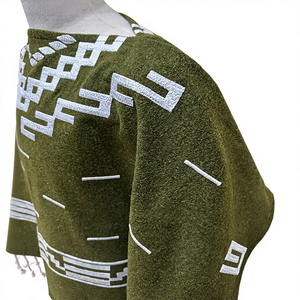 Poncho de Lana Verde Estilo Occidental con Patrón Vintage, Chal Cálido de Invierno Unisex, Capa Hecha a Mano, Venta al Por Mayor - Product Image 1