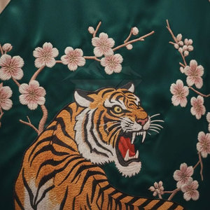 Chaqueta Sukajan Elegante con Forro Interior Transpirable y Suave al Tacto, Mangas en Color de Contraste, Estética Tradicional para la Moda Juvenil - Product Image 6