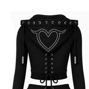 Conjunto de Sudadera Casual de Invierno para Hombre, Top Corto Negro con Cordones y Corazón de Diamantes de Imitación, Pantalones Cortos de Felpa Tejida, Spandex y Algodón - Product Image 5