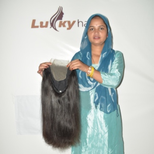 Service de fabrication de perruques droites 100 % personnalisées, cheveux humains indiens Remy 100 %, texture noire naturelle, design de dentelle personnalisé, densité 100g - Product Image 1