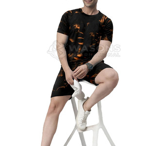 Conjunto de camiseta y pantalones cortos para hombre, atuendo moderno, tela ligera, ajuste cómodo, perfecto para el verano y viajes - Product Image 3