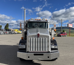 Camion pétrolier Kenworth T800 à double essieu, modèle 2018, très propre, d'occasion (3-4 mois), moteur Cummins 525HP, transmission automatique, livraison mondiale - Product Image 1