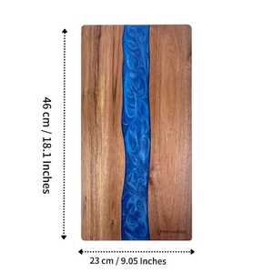 Planche à découper artisanale en bois d'acacia et résine époxy, de qualité supérieure, décorative, pour la cuisine, la préparation des aliments et le service, résistante et robuste. - Product Image 5