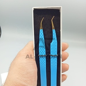Pince à cils bleu ciel, courbée à 45 degrés, en acier inoxydable, avec pointe en fibre et embouts dorés, livrée avec boîtes magnétiques - Product Image 2
