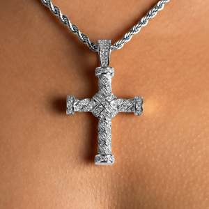 Collier pendentif croix en moissanite, argent 925 plaqué rhodium, chaîne torsadée, unisexe, pour usage quotidien, style religieux - Product Image 1