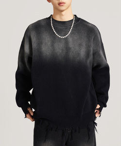 Pull à col rond pour homme, personnalisable en gros, avec finition délavée effet soleil et logo personnalisable pour streetwear haut de gamme. - Product Image 5