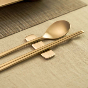 NOBBAN Anseong-matchum Bangja Yugi Juego de Cucharas y Palillos de Latón Reutilizables, Desechables, Sostenibles, Forjados a Mano, Herencia Coreana Real - Product Image 1